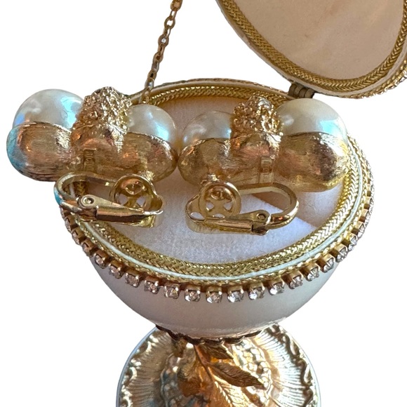 Vintage C1980s gold simulated pearl rhinestone clip on earrings stamped designer - Picture 7 of 14